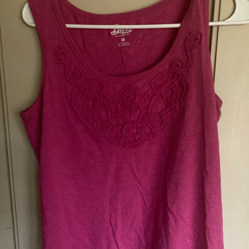 Bass 100% cotton pink tank top with front embellishments M